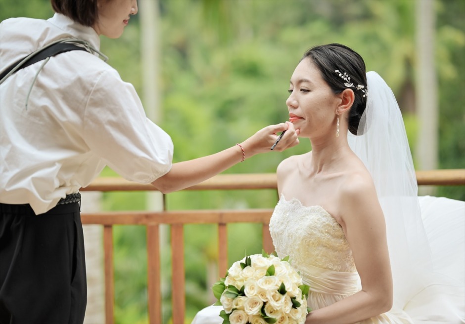 フォーシーズンズ・リゾート・サヤン　新婦様 テラスにてヘアメイクシーン